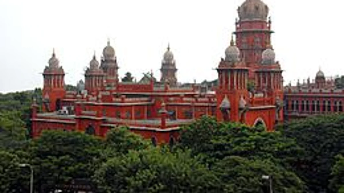 `50 ஆண்டுகளாக ஆக்கிரமிப்பு அகற்றப்படவில்லை; அறநிலையத்துறை தூங்கிக்கொண்டு இருக்கிறது'- நீதிபதிகள் காட்டம்