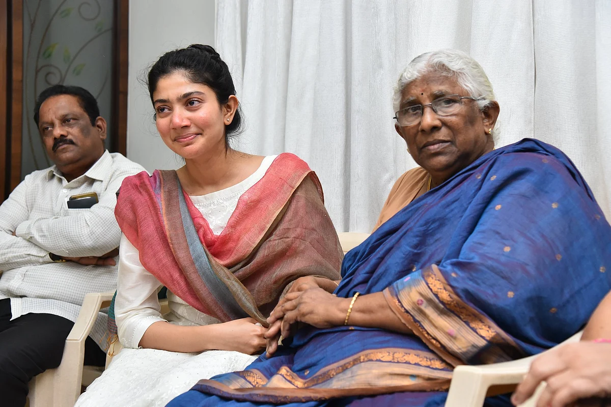 'என் மகள் மாதிரியே இருக்கீங்களே’: சாய் பல்லவியை கண்டு கண்ணீர் விட்ட குடும்பம்!