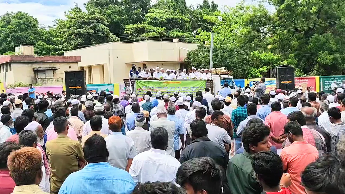 பழநியில் ஆர்ப்பாட்டத்தின் போது பரபரப்பு: நுபுர் சர்மா, ஜிண்டால் உருவபொம்மைகள் எரிப்பு