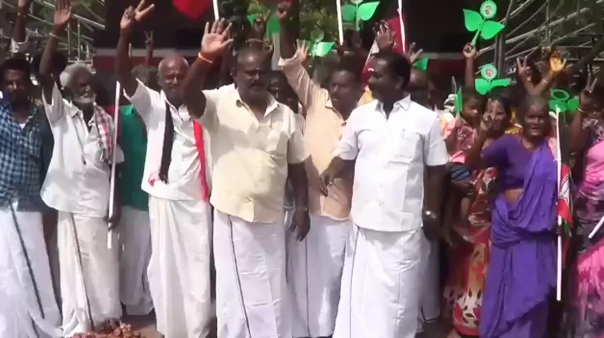 `நீங்கள் சசிகலாவால் அடையாளம் காட்டப்பட்டவர்'- மதுரையில் ஓபிஎஸ்சுக்கு எதிராக முழங்கிய ஈபிஎஸ் ஆதரவாளர்கள்