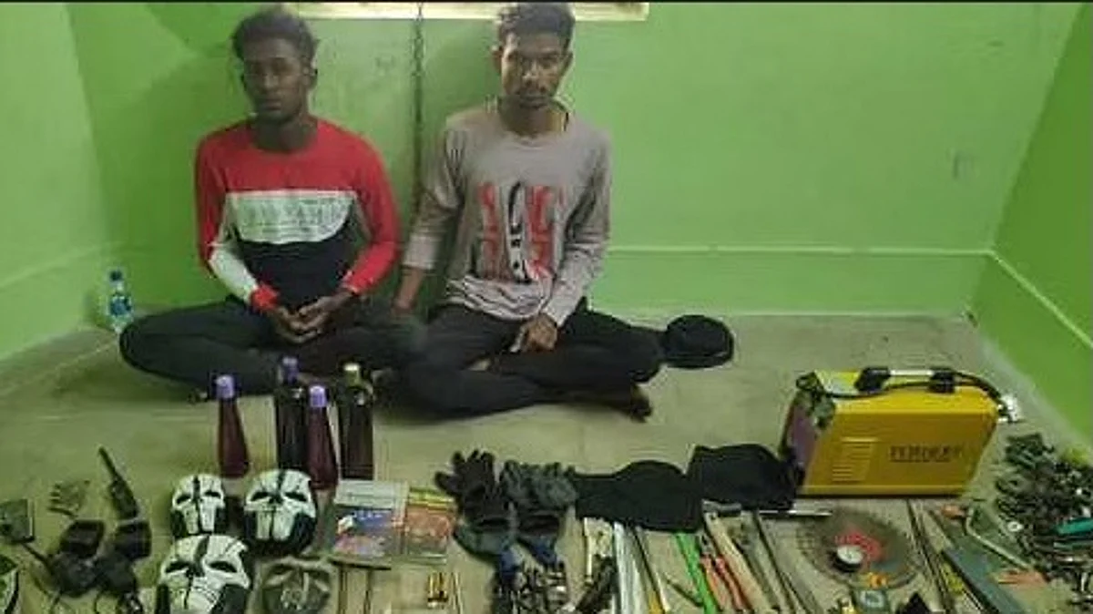 யூடியூப் உதவியுடன் வீட்டிலேயே துப்பாக்கித் தயாரிப்பு: தீவிரவாதிகளுடன் தொடர்பா என வாலிபர்களிடம் விசாரணை