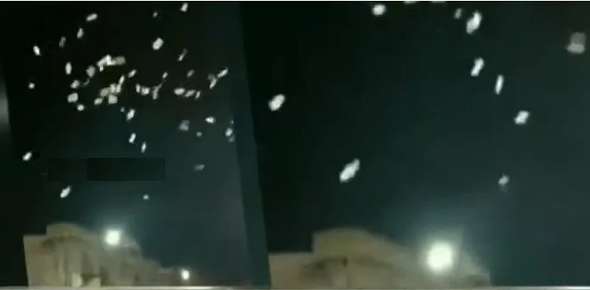 இரவில் வானத்தை நாேக்கி வீசப்பட்ட 500 ரூபாய் நோட்டுகள்: வைரல் வீடியோ