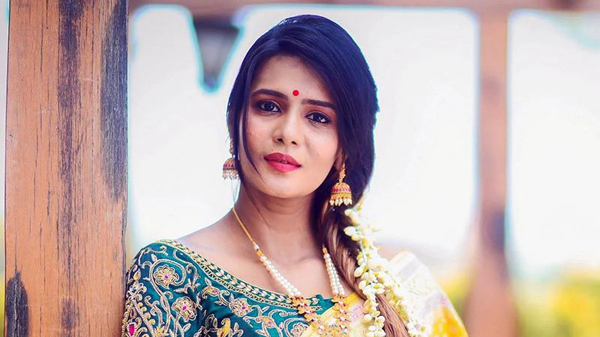 `மீரா மிதுனை நாயகி ஆக்கியதுதான் நான் செய்த பெரிய தவறு' `பேய காணோம்’ பட இயக்குநர் குமுறல்