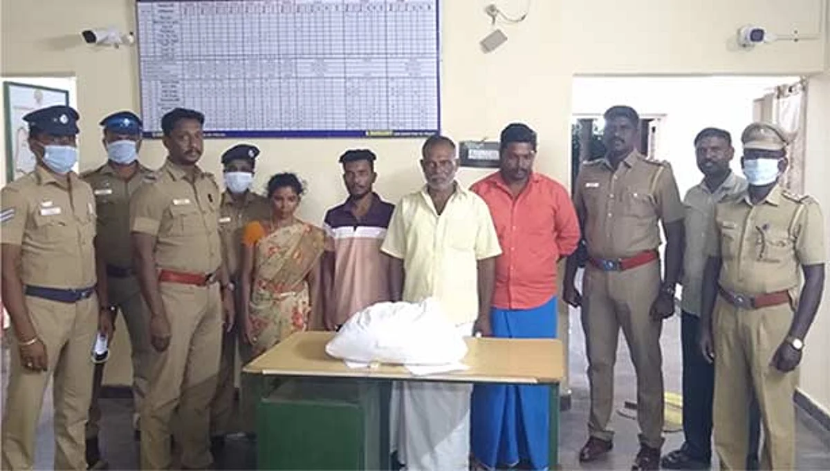 கஞ்சா கடத்தி கைதான நான்கு பேர்