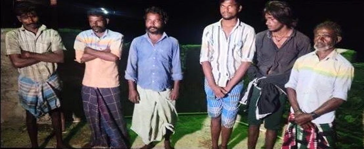 கைதான ஆறு மீனவர்கள்