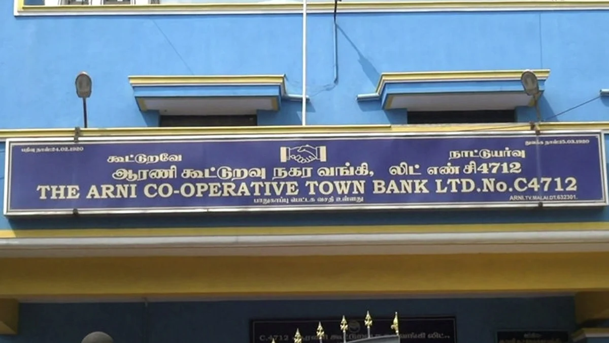 கூட்டுறவு வங்கியில் 8.4 கிலோ தங்க முலாம் பூசிய நகைகள் அடகு வைத்து மோசடி: நிர்வாகக்குழுவை கலைத்து அதிரடி