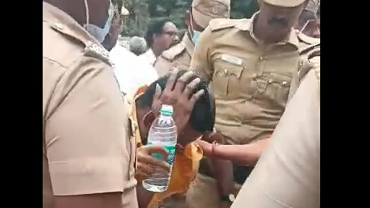 என்ட்ரி கொடுத்த அதிரடிப்படை... அதிமுகவினர் விரட்டியடிப்பு: பரபரப்பு காட்சிகள்