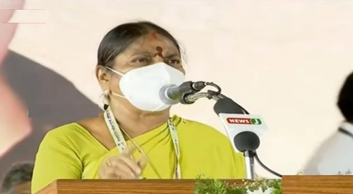 `வஞ்சகன் யார்; தூயவன் யார்?'- பொதுக்குழுவில் வளர்மதி அதிரடி!