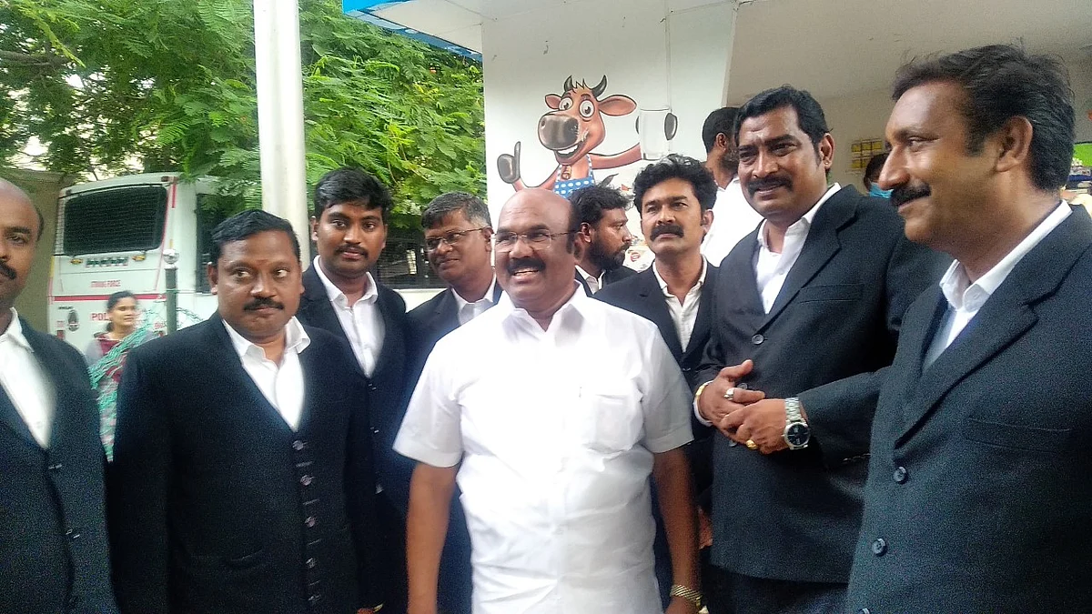 சமூக விரோதிகளால் அதிமுக தலைமையகத்திற்கு ஆபத்து: பாதுகாப்பு கேட்டு ஜெயக்குமார் மனு