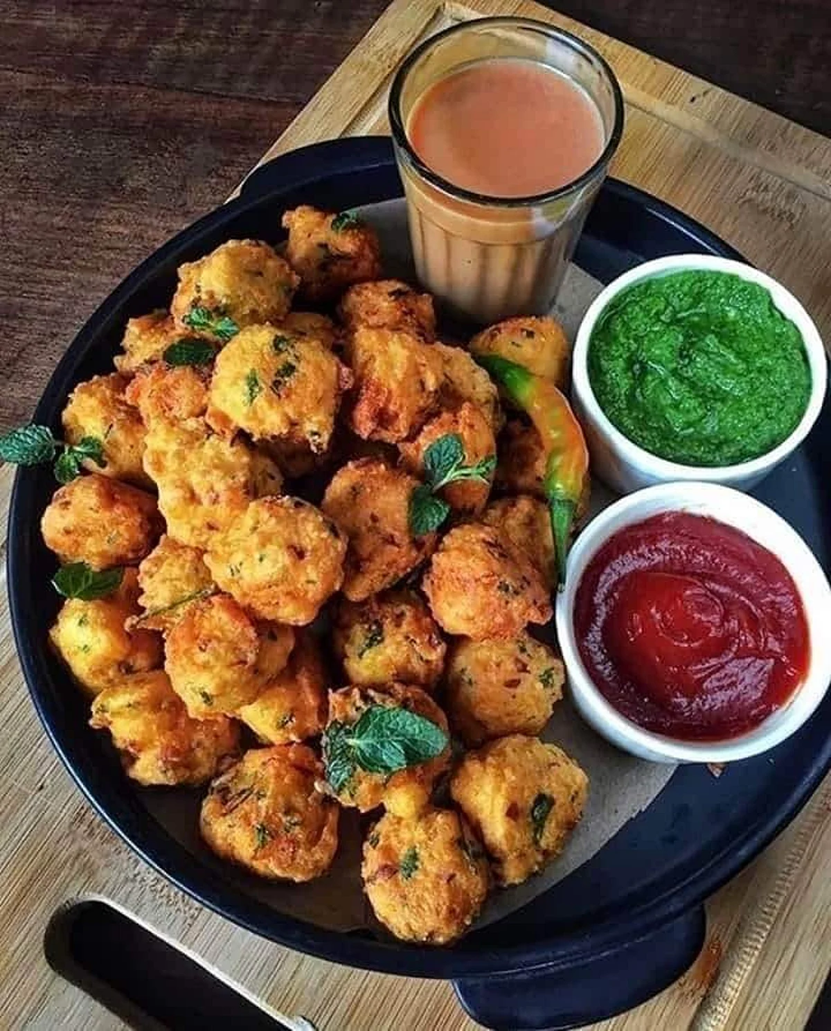 உணவுப் பொருள் நஞ்சாகும் அபாயம்: அச்சிட்ட பேப்பரில் வடை, பஜ்ஜி வழங்க கலெக்டர் அதிரடி தடை!