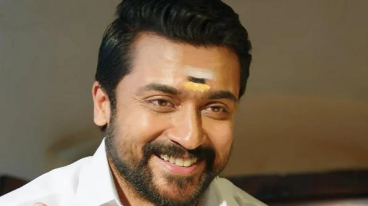 பஸ்சில் மாலை, பலூன் கட்டி நடிகர் சூர்யாவின் பிறந்தநாளைக் கொண்டாடிய ரசிகர்: வழிமறித்து ஷாக் கொடுத்த போலீஸ்!