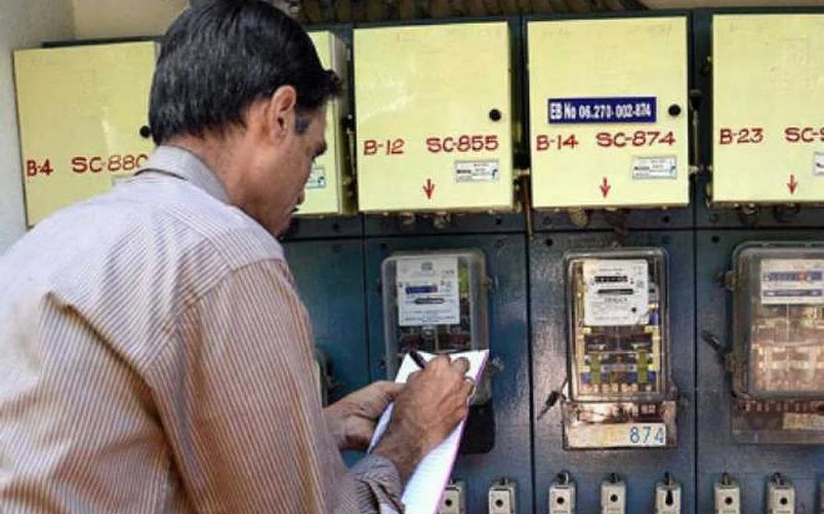 என்னது எங்கள் வீட்டு மின் கட்டணம் ரூ.3,400 கோடியா? - அதிர்ச்சியில் மருத்துவமனையில் சேர்ந்த குடும்பம்!