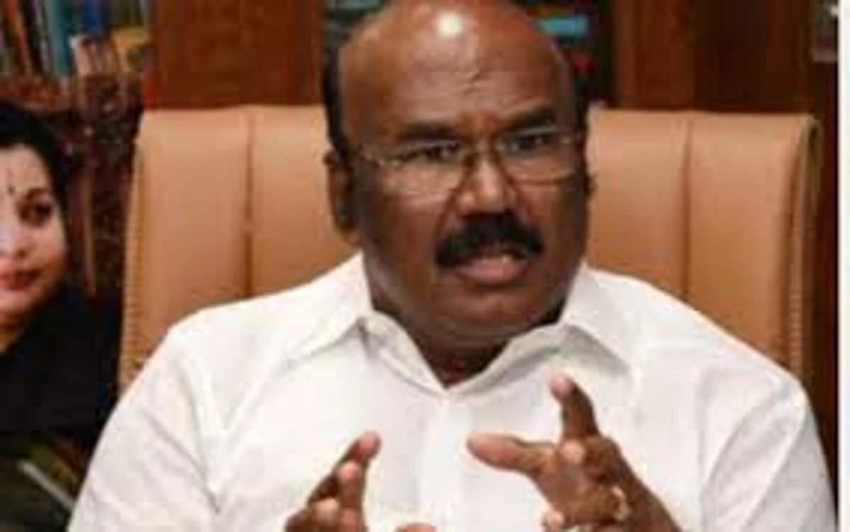 ஆளாளுக்கு ஒரு வேனை எடுத்துக் கொண்டு டூர் போகிறார்கள்: சசிகலா சுற்றுப்பயணத்தைக் கலாய்த்த ஜெயக்குமார்!