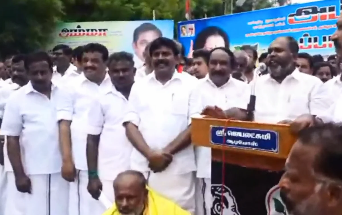 அரசியலை விட்டு விலகத் தயார்: முன்னாள் அமைச்சர் ஆர்.பி.உதயகுமார் திடீர் பேச்சின் பின்னணி