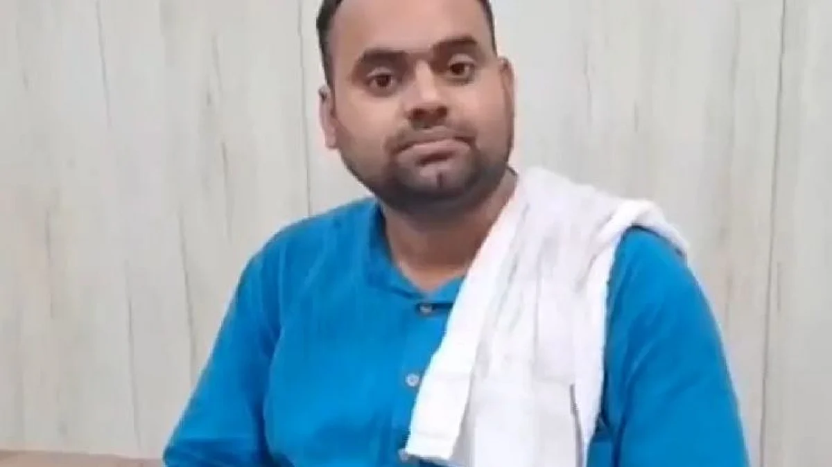 'என் மனசாட்சி உறுத்தியது; சம்பளம் 24 லட்சத்தை ஒப்படைக்கிறேன்'- அனைவரையும் திரும்பிப் பார்க்க வைத்த பேராசிரியர்!