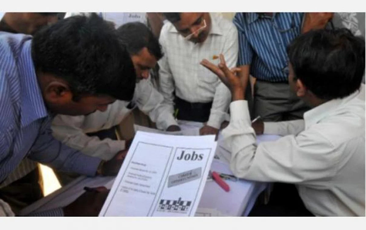 பள்ளிகளுக்கு அனுப்பப்பட்ட திடீர் சுற்றறிக்கை: ஆசிரியர்கள், மாணவர்கள் குழப்பம்