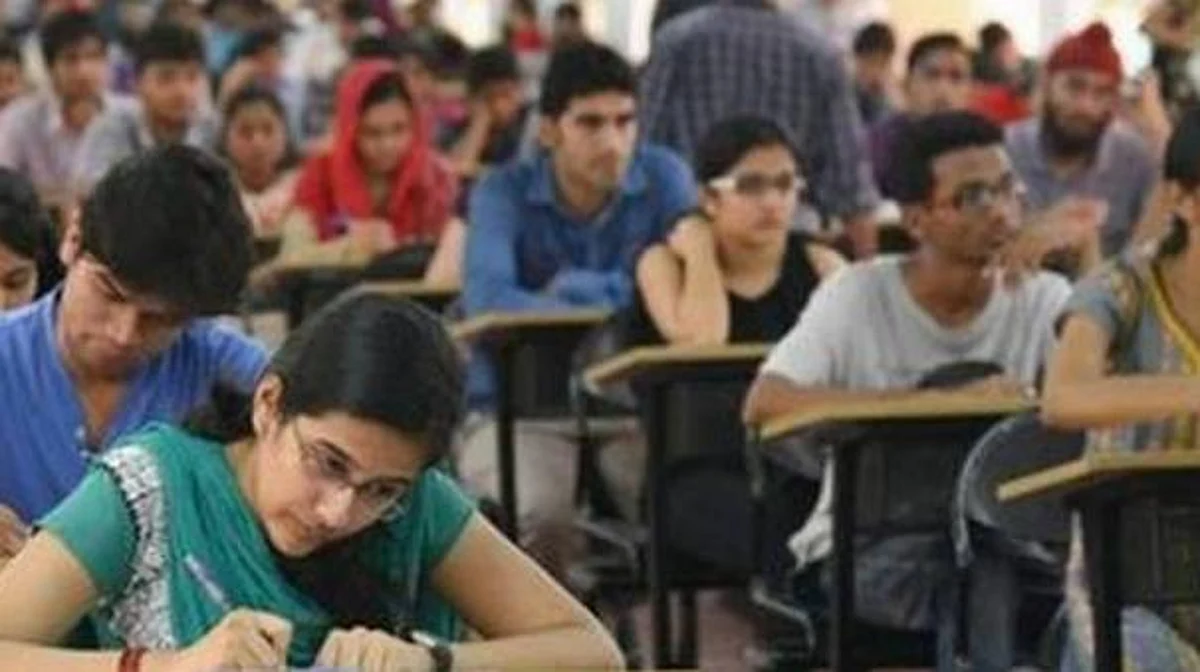 மருத்துவம் படிப்பவர்களுக்கு முக்கிய அறிவிப்பு: நீட் தேர்விற்கு நாளை ஹால் டிக்கெட்