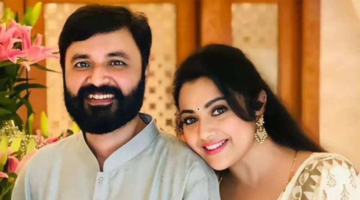 எப்போதும் எங்கள் இதயத்தில் இருப்பீர்கள்: திருமண நாளில் நடிகை மீனா உருக்கமான பதிவு