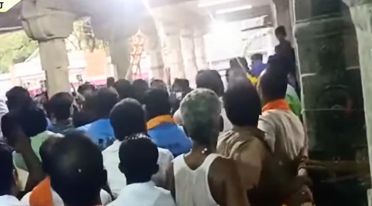 பூஜையின் போது அடிதடி