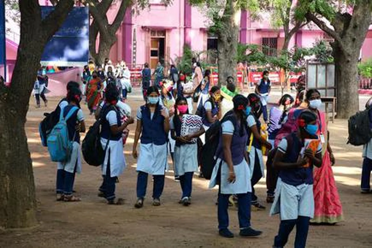 அரசு பெண்கள் பள்ளிகள் இருபாலர் பள்ளிகளாக மாற்றப்படும்: அதிரடியாக முடிவெடுத்த மாநிலம்!