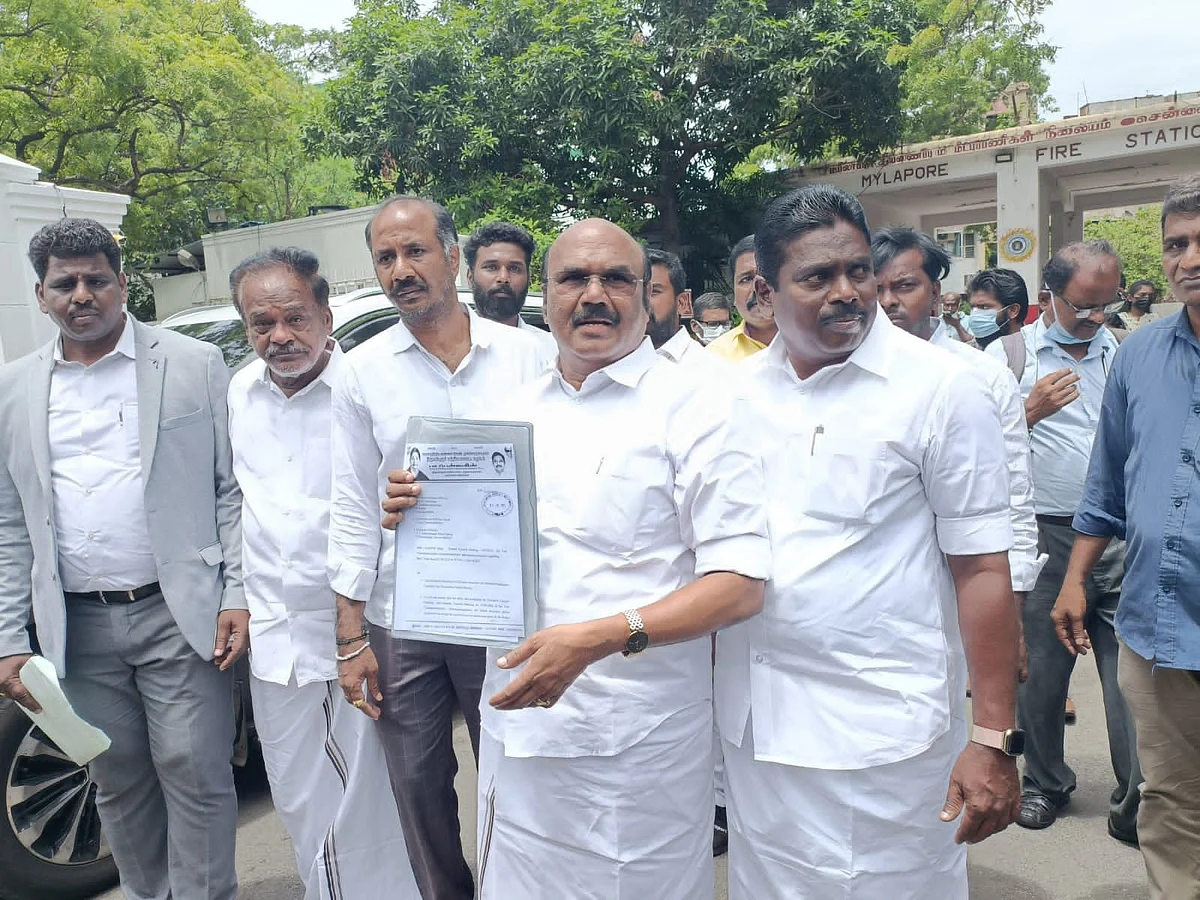 `அவர் ஒரு வழிப்போக்கர்; நேரத்தை வீணாக்காதீர்கள்'- யாரை கடுமையாக விமர்சிக்கிறார் ஜெயக்குமார்