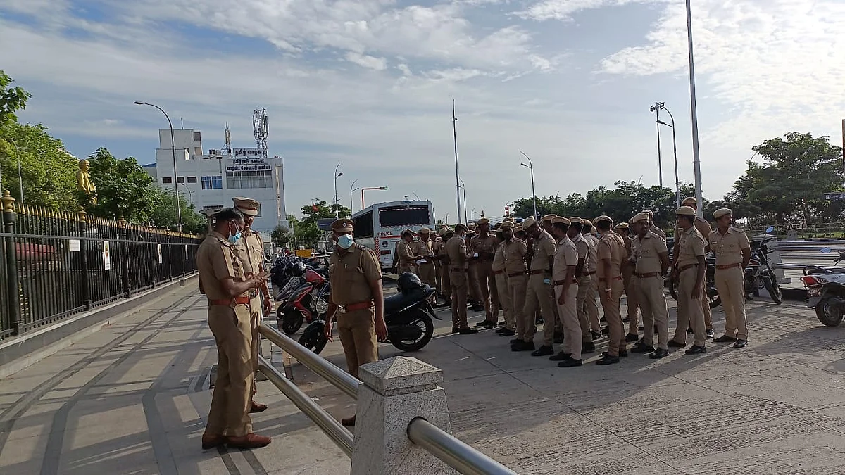 கள்ளிக்குறிச்சி மாணவிக்கு நீதி கேட்டு மெரினாவில் போராட்டம் நடத்த அழைப்பு… 200-க்கும் மேற்பட்ட போலீஸார் குவிப்பால் பரபரப்பு : 4 மாணவர்களைப் பிடித்து விசாரணை