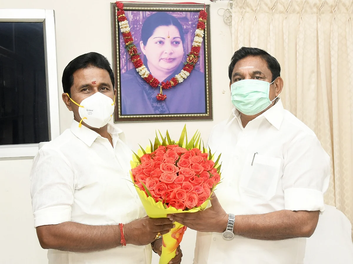 காமராஜ் வீட்டில் சோதனை... கொந்தளிக்கும் ஈபிஎஸ்: கண்டுகொள்ளாத ஓபிஎஸ்