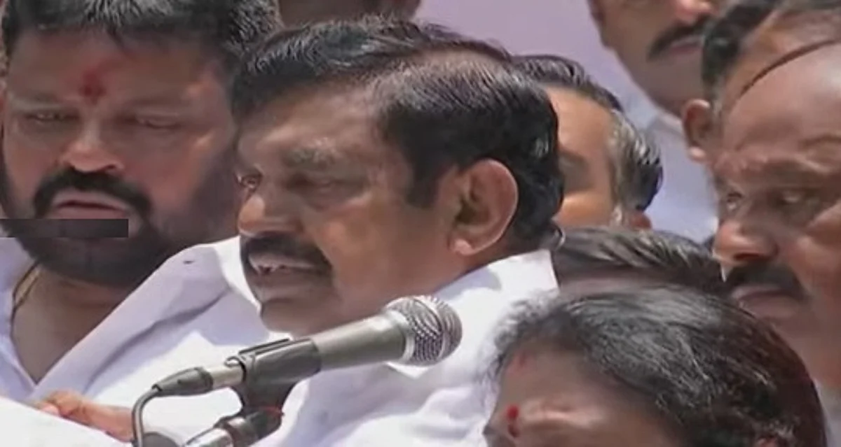 எடப்பாடி பழனிசாமிக்கு திடீர் மயக்கம்... முகத்தில் தண்ணீர் அடித்த நிர்வாகிகள்... ஆர்ப்பாட்டத்தில் பரபரப்பு