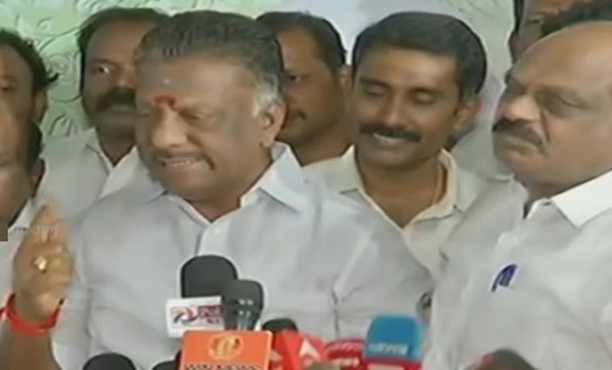 `இது எடப்பாடி பழனிசாமியின் சர்வாதிகாரத்தின் உச்சநிலை'- மகன்கள் நீக்கத்தால் கொந்தளிக்கும் ஓபிஎஸ்