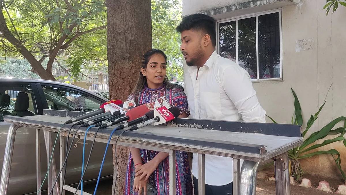‘தந்தை வாங்கிய செல்போன் கடனுக்கு என்னை மிரட்டுகிறார்கள்’ -
சின்னத்திரை தம்பதி வெளியிட்ட கதறல் வீடியோ