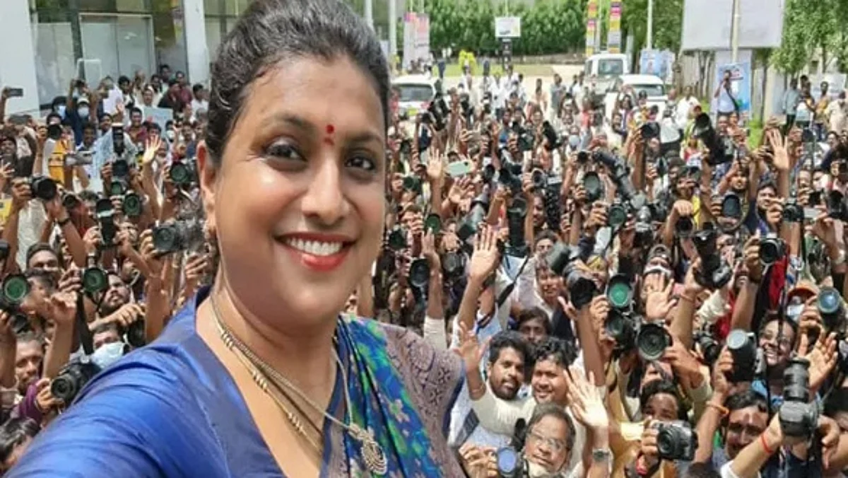 ஒரே நேரத்தில் க்ளிக் செய்த 3000 புகைப்படக்காரர்கள்: ஆந்திர அமைச்சர் ரோஜா கின்னஸ் சாதனை!