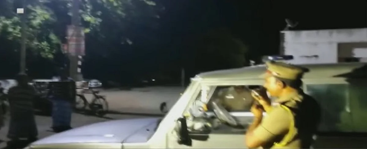 மாணவி இறுதிச் சடங்கில் இவர்கள் பங்கேற்கத் தடை: இரவில் ஊருக்குள் வந்து அலர்ட் செய்தது போலீஸ்!