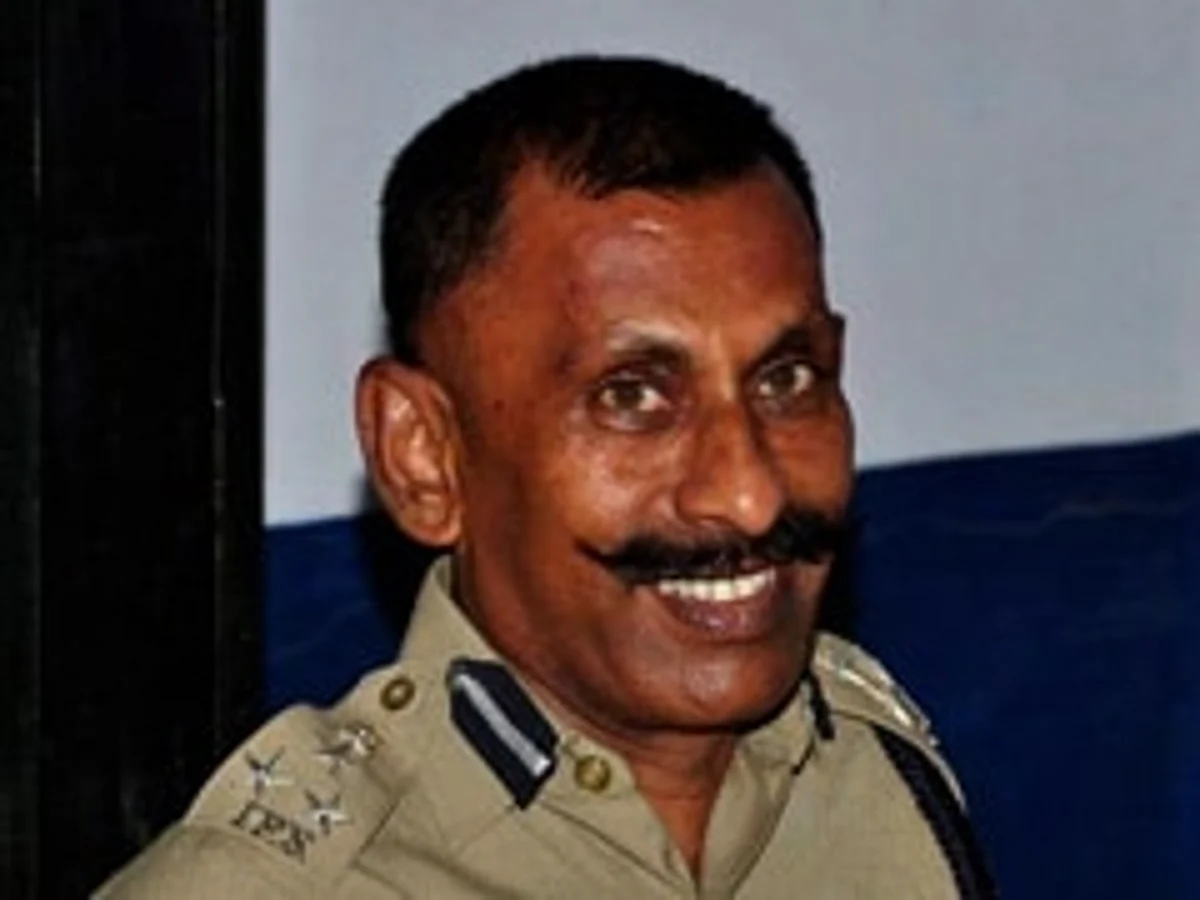 டிஎஸ்பி வழக்கில் உயர் நீதிமன்றம் அதிரடி: சிபிஐ விசாரணை வளையத்தில் பொன் மாணிக்கவேல்!