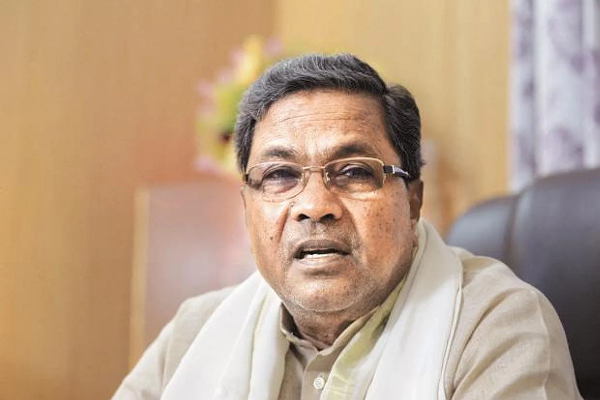 எங்களுக்குப் பணம் வேண்டாம்… மகிழ்ச்சியாக வாழ விடுங்கள்: முன்னாள் முதல்வர் தந்த 2 லட்சத்தை தூக்கி எறிந்த பெண்ணால் பரபரப்பு