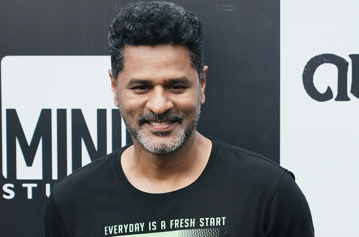 'பொய்க்கால் குதிரை’ படத்தில் ஒற்றைக்காலுடன் பிரபுதேவா நடனம்