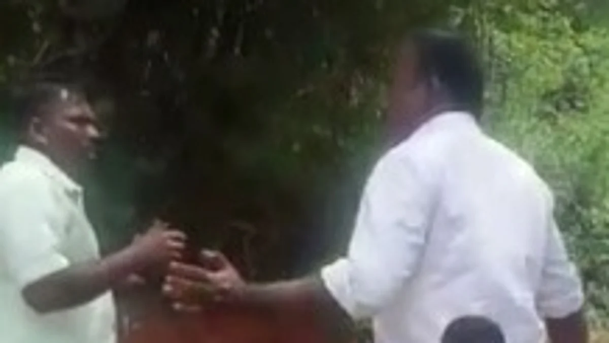 ஆக்கிரமிப்பை அகற்ற சென்ற வி.ஏ.ஓ, உதவியாளருக்கு சகோதரர்களால் நடந்த துயரம்!