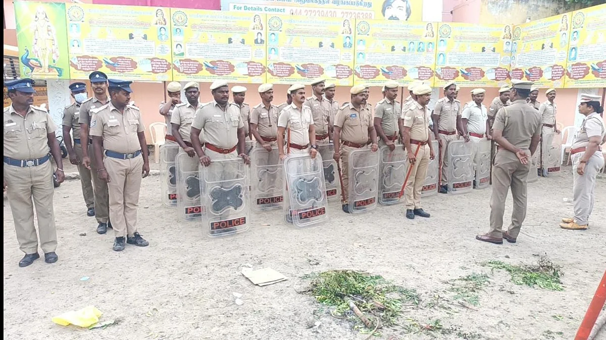 பள்ளி மாடியிலிருந்து குதித்த மாணவன்: கள்ளக்குறிச்சி சம்பவத்தைத் தொடர்ந்து காஞ்சிபுரத்தில் போலீஸார் குவிப்பு