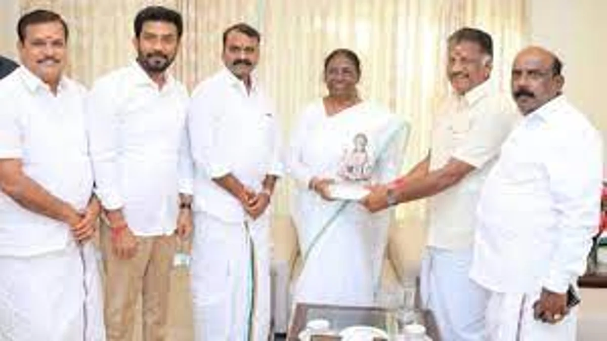 கூட்டணி கட்சித் தலைவர்கள் வரிசையில் காத்திருந்து திரௌபதி முர்முவை சந்தித்தார் ஓபிஎஸ்!