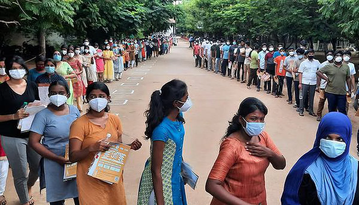 நாளை முதல் நீட் தேர்வுக்கான ஹால் டிக்கெட்!