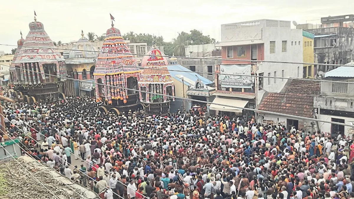 பக்தர்கள் வெள்ளத்தில் சிதம்பரம் தேரோட்டம்
