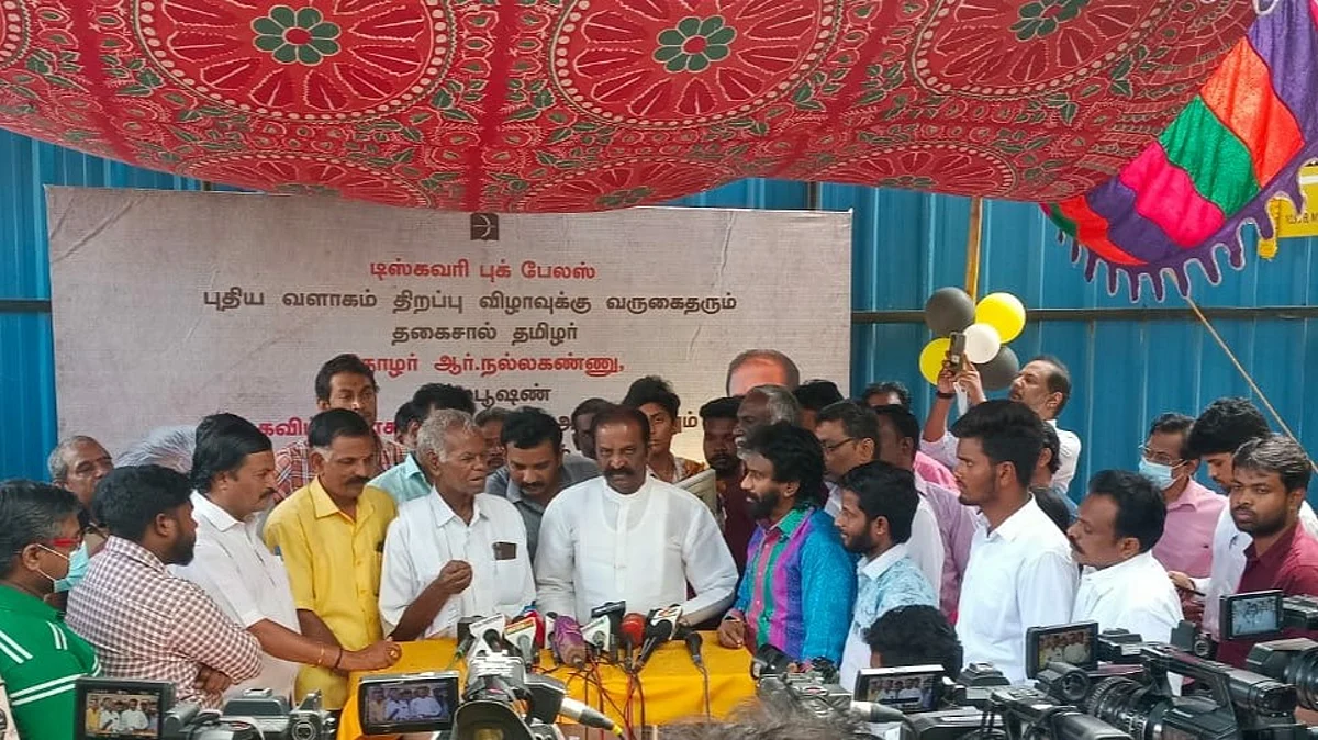 `140 மக்களுக்கு இதை கொடுத்தால் 365 நாளும் வீட்டில் தேசியக் கொடியை ஏற்றுவார்கள்'- வைரமுத்து அதிரடி