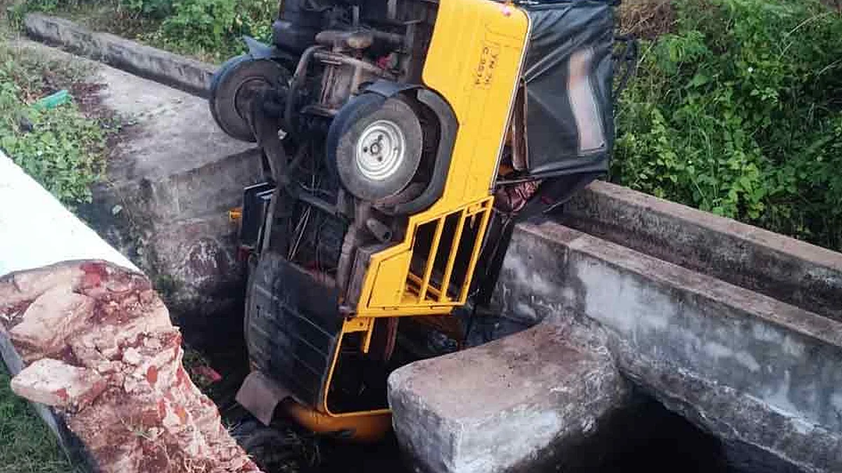 தலைகீழாக கவிழ்ந்த ஆட்டோ; பறிபோன சிறுவனின் உயிர்: வேலைக்கு சென்றுவிட்டு வீடு திரும்பியபோது சோகம்
