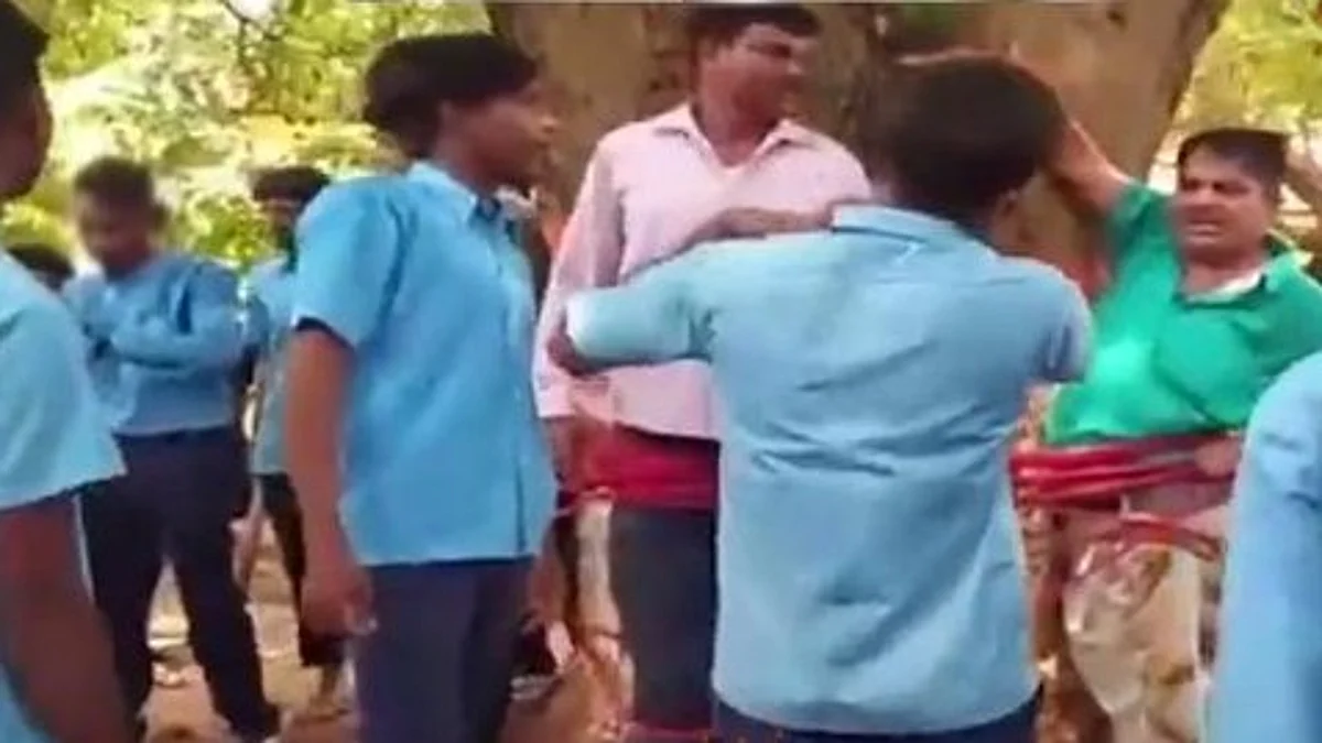 குறைவான மதிப்பெண்கள் போட்டதால் ஆத்திரம்: ஆசிரியர்களை மரத்தில் கட்டிவைத்து அடித்த மாணவர்கள்!