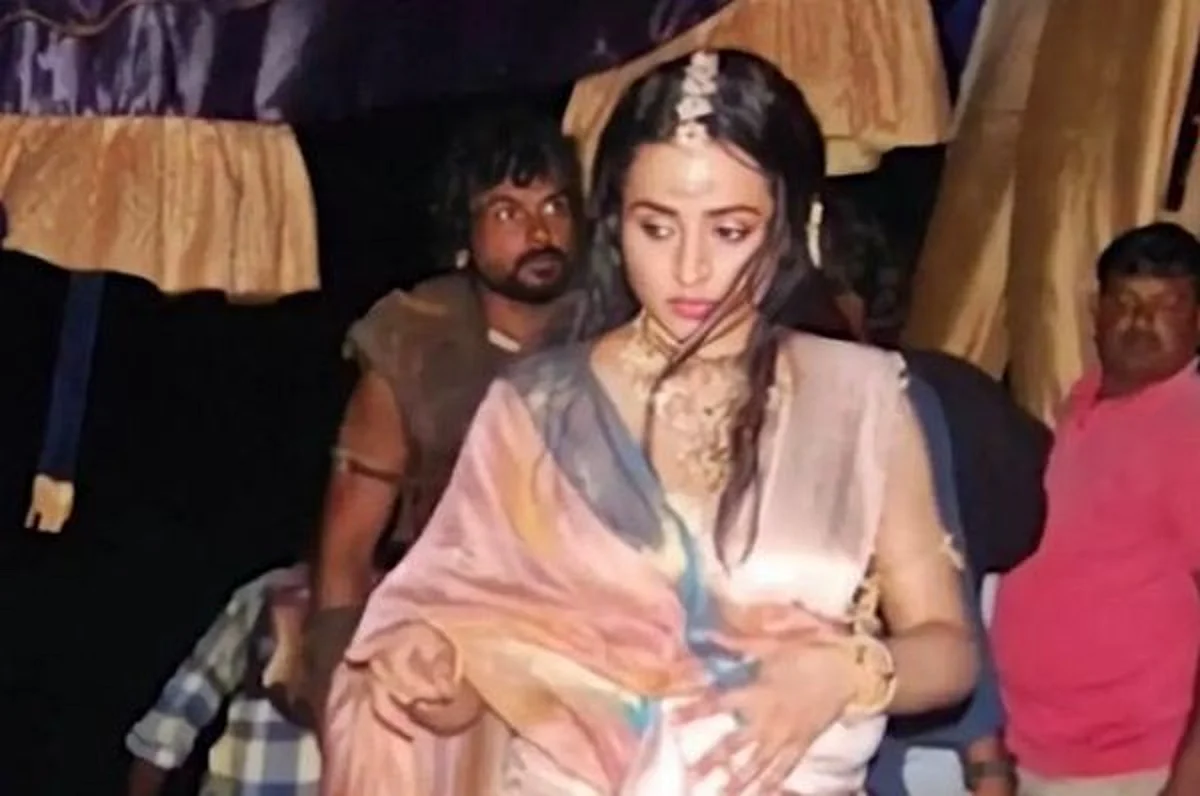 மேக்கப் இல்லாத த்ரிஷா, கார்த்தி: லீக்கானது 'பொன்னியின்' செல்வன் பட ஸ்டில்!