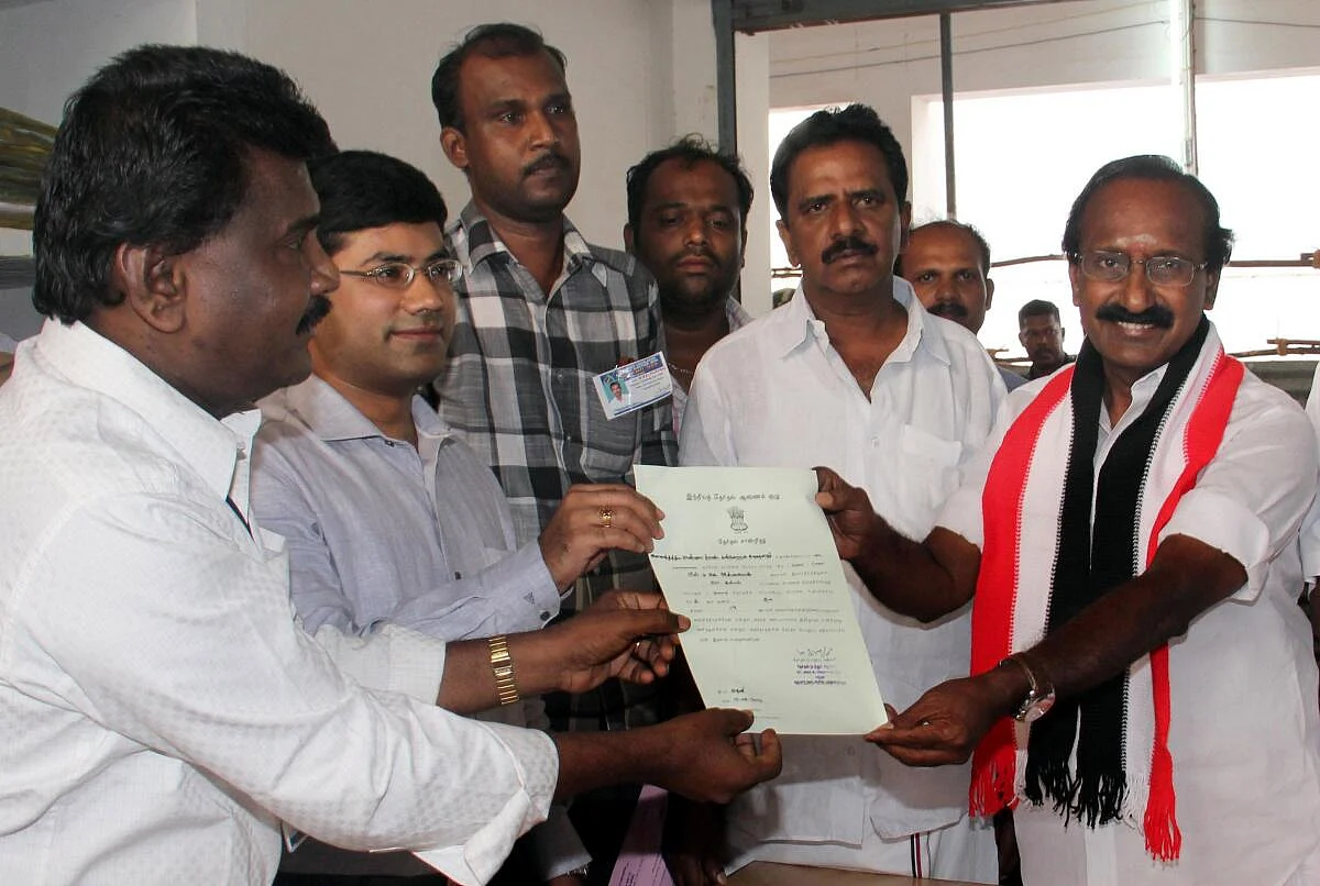 ஜக்கையனை ஓபிஎஸ் பக்கம் தள்ளும் ஒக்கலிக கவுண்டர்கள்!