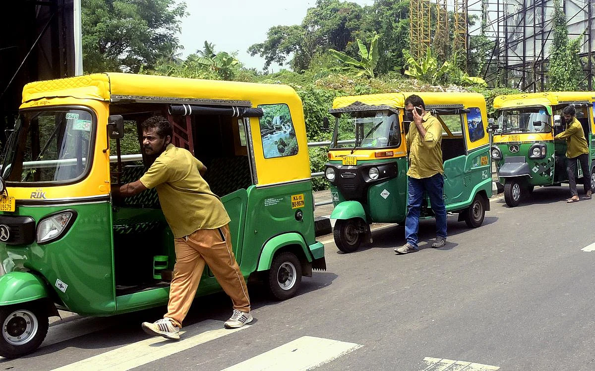 இந்தியாவில் முதல் முறையாக அரசே தொடங்கும் டாக்ஸி, ஆட்டோ சேவை; கேரள அரசின் கலக்கல் திட்டம்: செயலிக்கு காத்திருக்கும் மக்கள்