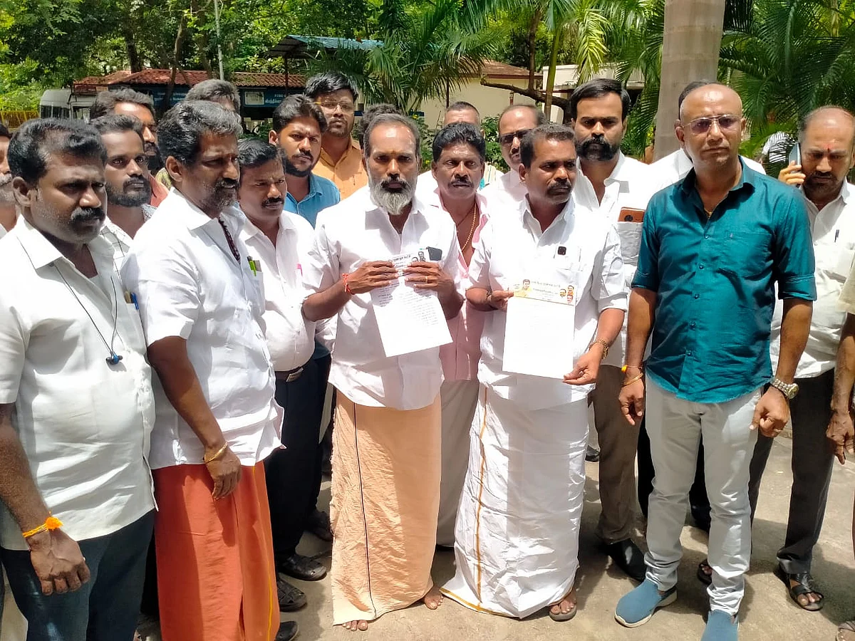 புகார் அளிக்க வந்த பாஜகவினர்