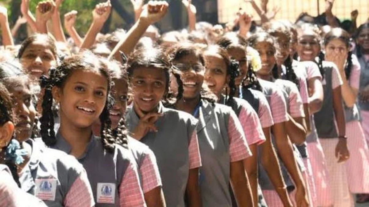 இந்த 4 மாவட்ட மாணவர்கள் கட்டாயம் சனிக்கிழமை பள்ளிக்கு வரவேண்டும்: தமிழக அரசு திடீர் உத்தரவு