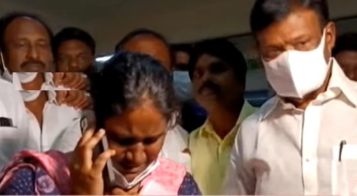 `இது கனவு மாதிரி இருக்கு; முதல்வருக்கு எவ்வளவு நன்றி சொன்னாலும் பத்தாது'- ஆவடி சிறுமியின் தாயார் கண்ணீர்
