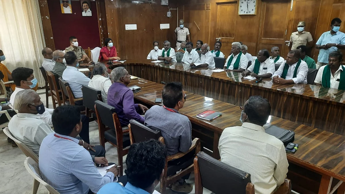 மாவட்ட ஆட்சியர் அலுவலகத்தில் நடைபெற்ற சமாதான கூட்டம்